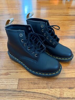 NWOT Dr. Martens 101 Felix Vegan Leather Ankle Boot